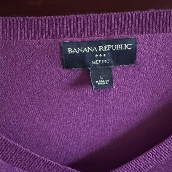 Banana Republic Purple V-Neck Sweater made with 100% Merino Fine Wool Cozy Top - Picture 3 of 6